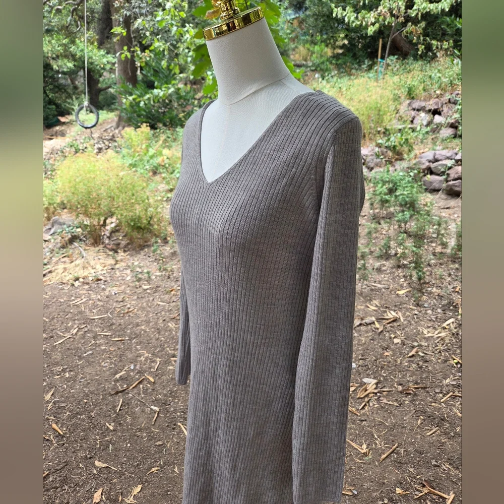 Uniqlo Long Sleeve Gray Maxi Dress Size Medium‎
